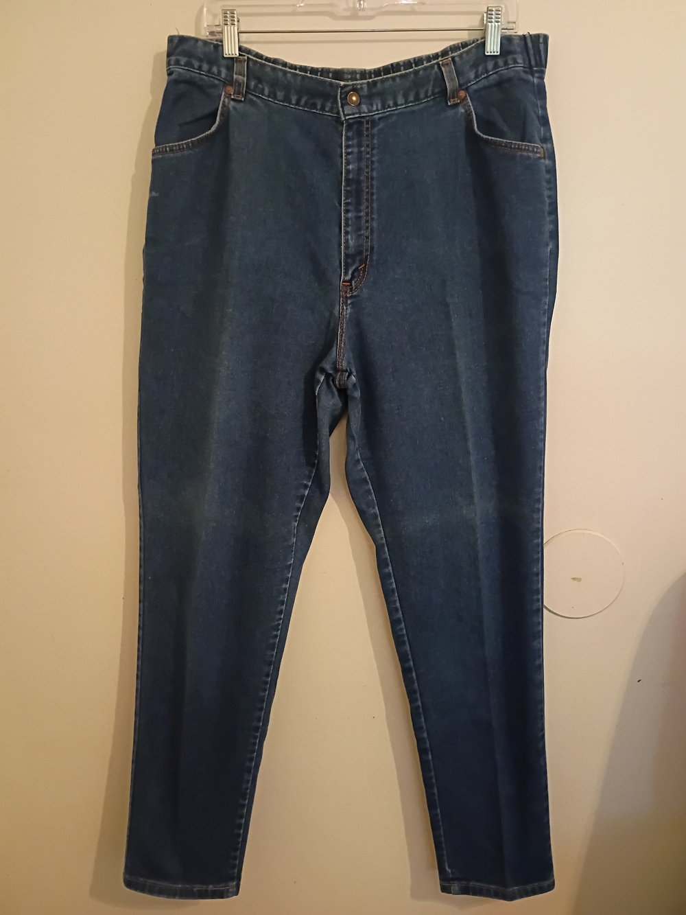 VTG Levi's High-Rise Slim Tapered Jeans in Dark Blue Wash Sz 20‎